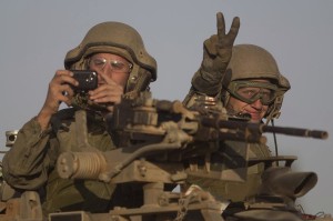 Israeli tanks at Gaza border July 11 2014