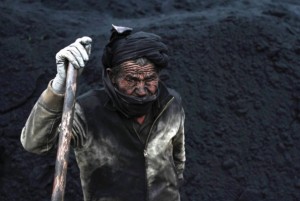 Afghan coal miner (Anil Usyan:Reuters) coal dump site outside Mazar-i-Sharif Nov 12 2014
