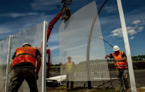 Calais--building fence (Philippe Huguen:AFP:Getty Images) August 5 2015