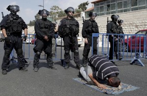 Friday prayers in E Jerusalem (Ahmad Gharabli:AFP:Getty Images) Oct 9 2015