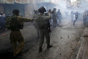 IDF chasing Pal in Hebron (Mussa Qawasma:Reuters) Oct 28 2015