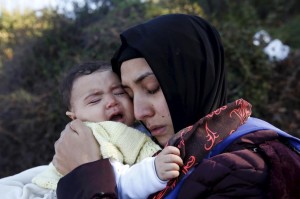Syrian refugee mother and child (Giorgos Moutafis:Reuters) Oct 28 2015