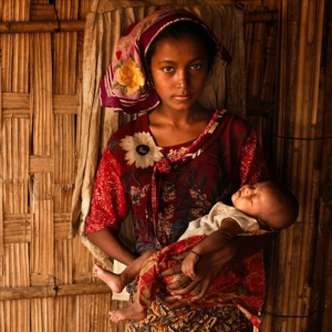 Rohingya mother and child (Nov 18 2016)