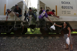 Undocumented at Veracruz getting aid (REUTERS:Daniel Becerril) Nov 18 2016