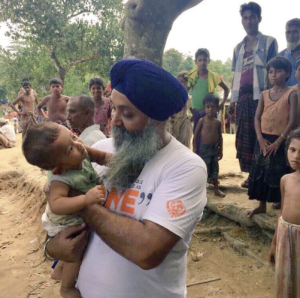 Ro baby with Sikh volunteer Oct 30 2017