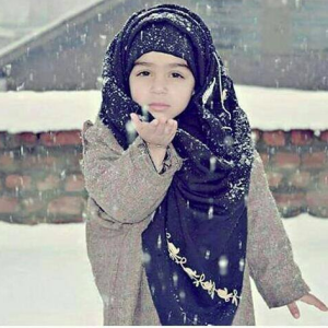 Kashmir child in first snowfall (Tajamul Hameed) Dec 13 2017