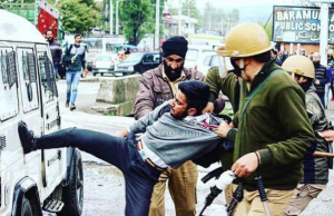 Kashmiri kicking truck during arrest (Life in Kashmiri villages) Apr 17 2018